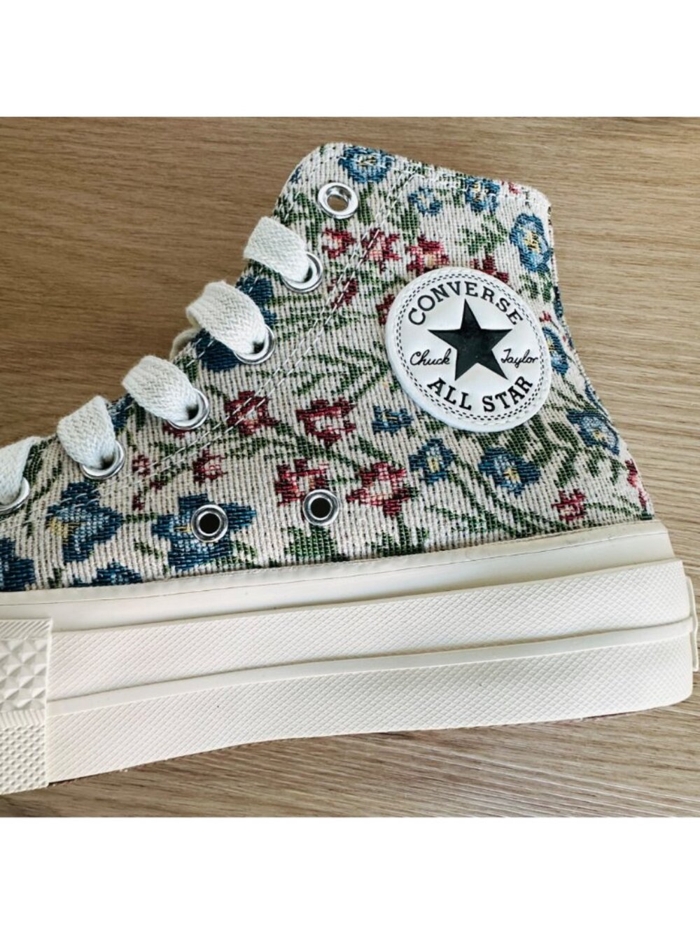 ✨Converse Chuck Taylor Lift Platform 9.5 Women Sneakers Flowers Tapestry A11992C - Picture 6 of 11